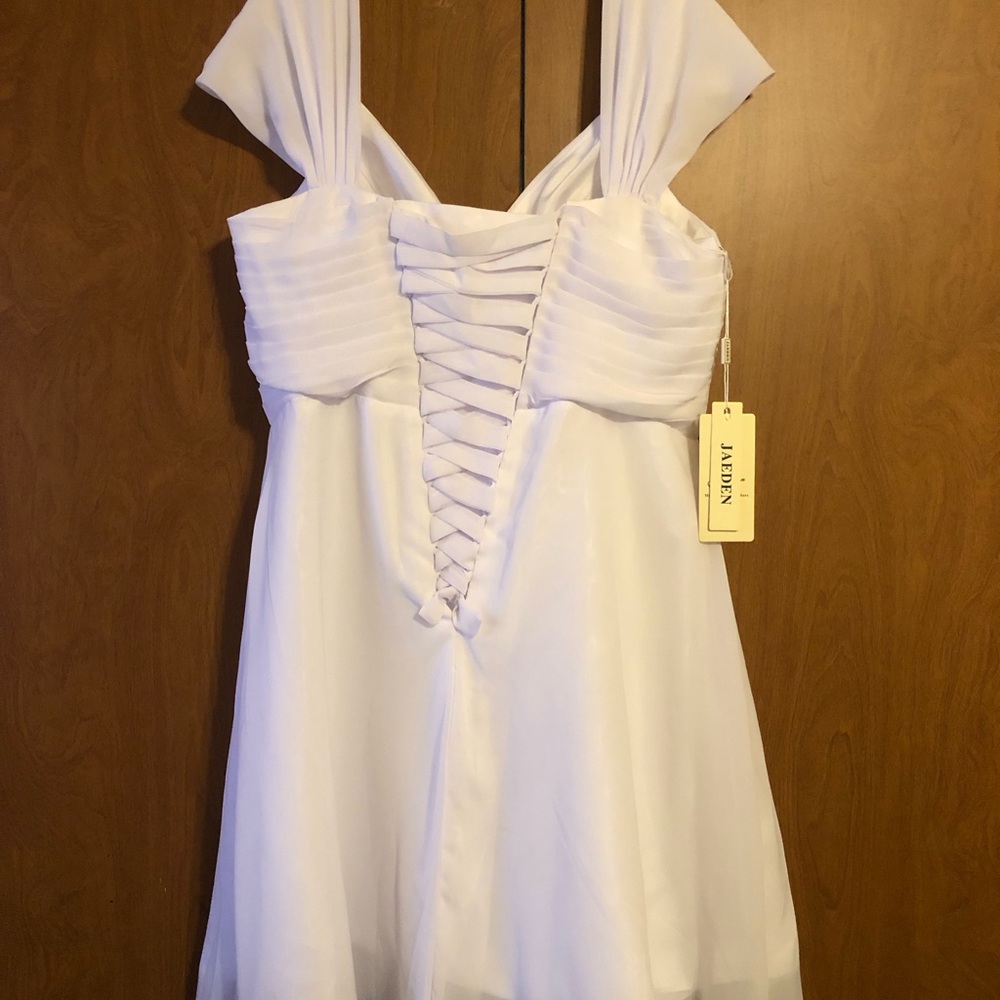 NWT White Wedding dress. Short ,flowy, lace up back, lined with built in bra. - Picture 4 of 5